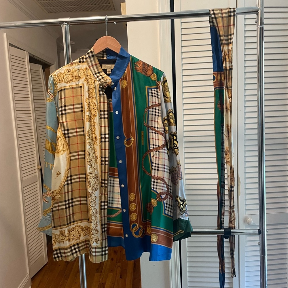 WOMAN’S SILK BURBERRY BLOUSE, GREAT CONDITION.